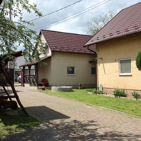 Роман Beregovo Exterior foto