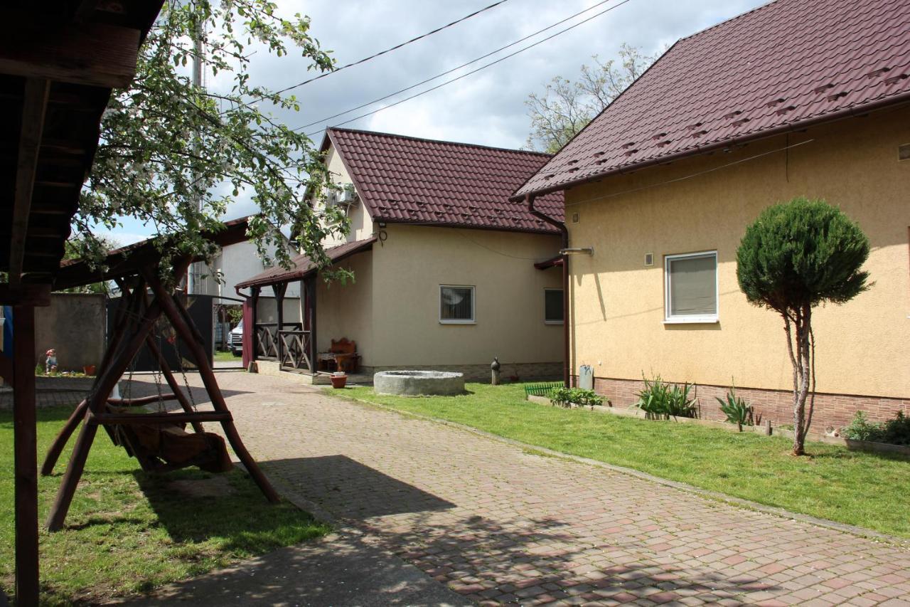 Роман Beregovo Exterior foto
