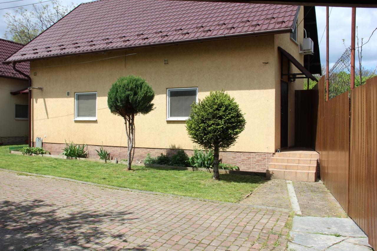 Роман Beregovo Exterior foto