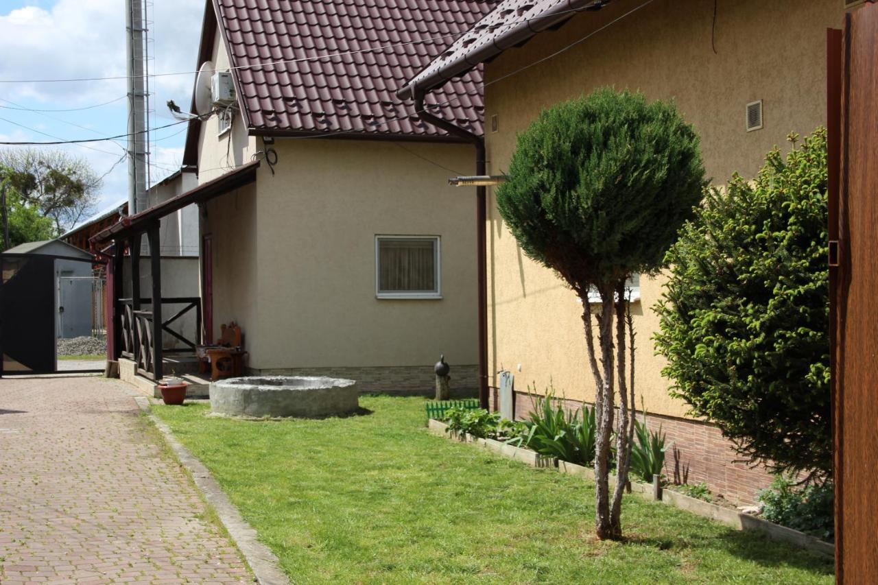 Роман Beregovo Exterior foto